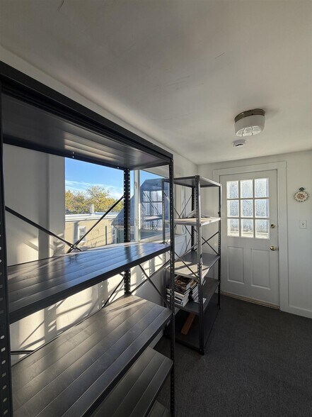 Building Photo - 84 Pleasant St