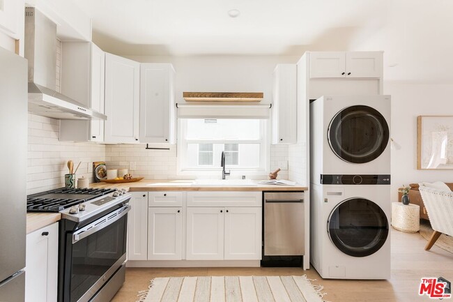 Building Photo - 5847 1/2 Ernest Ave