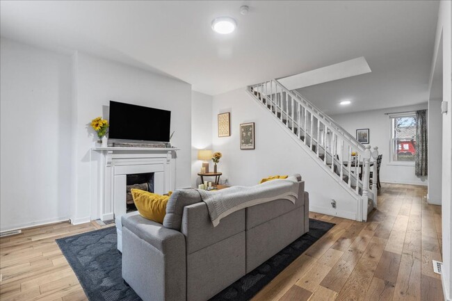 Primary Photo - Renovated 3-bed, 2.5-bath house in Heart o...