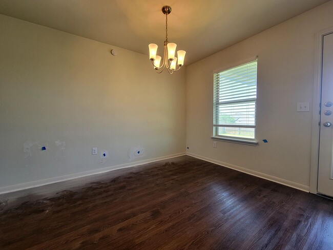 Building Photo - Spacious 3 Bedroom, 2.5 Bath Home with Garage & Tall Ceilings