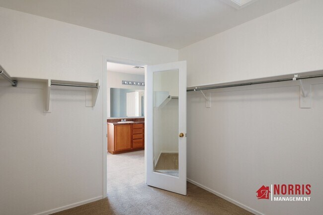 Building Photo - Beautiful Large Home in Casa Grande