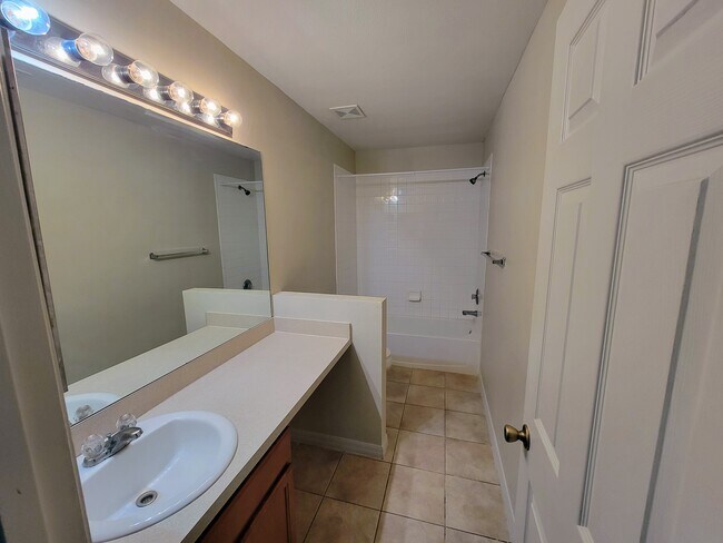 Building Photo - Winding River