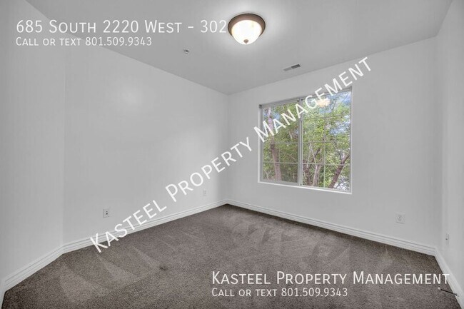 Building Photo - 685 S 2220 W