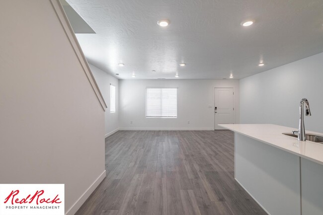 Building Photo - Brand New End Unit Townhome In Long Valley