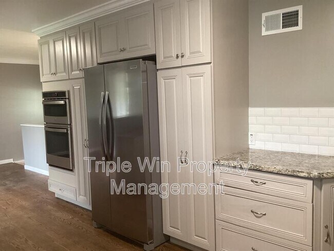 Building Photo - 563 Apex Dr