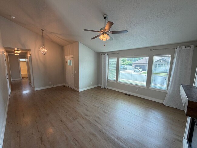 Building Photo - Spacious 6-Bedroom Home for Rent in Lehi