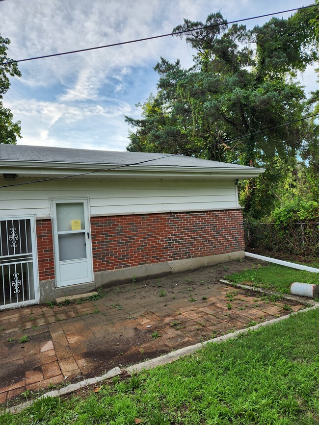 Building Photo - 9860 Edgefield Dr