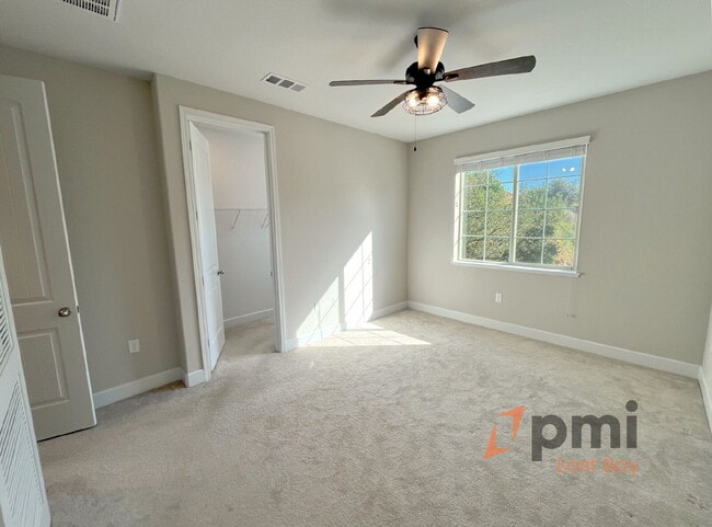 Building Photo - Contemporary Modern 3Bd Townhome in Muir H...