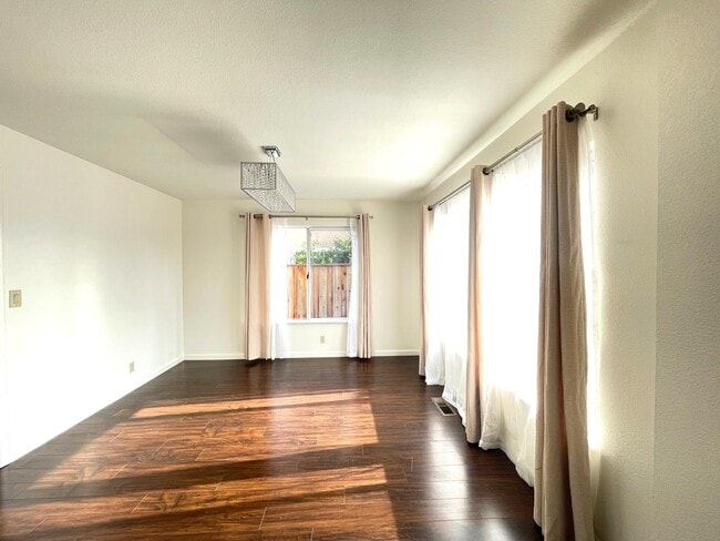 Building Photo - 4176 Bell Common