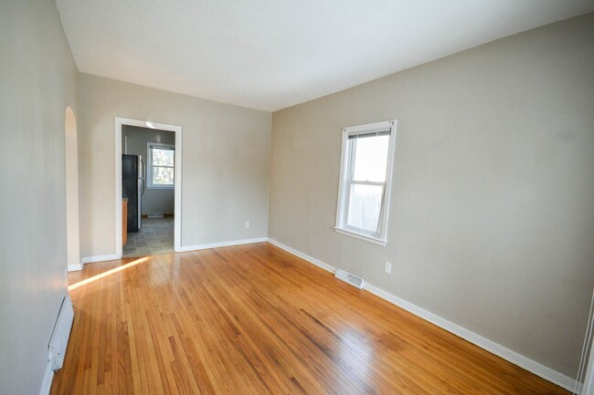 Building Photo - Cute, Remodeled 2br Home, Like New!