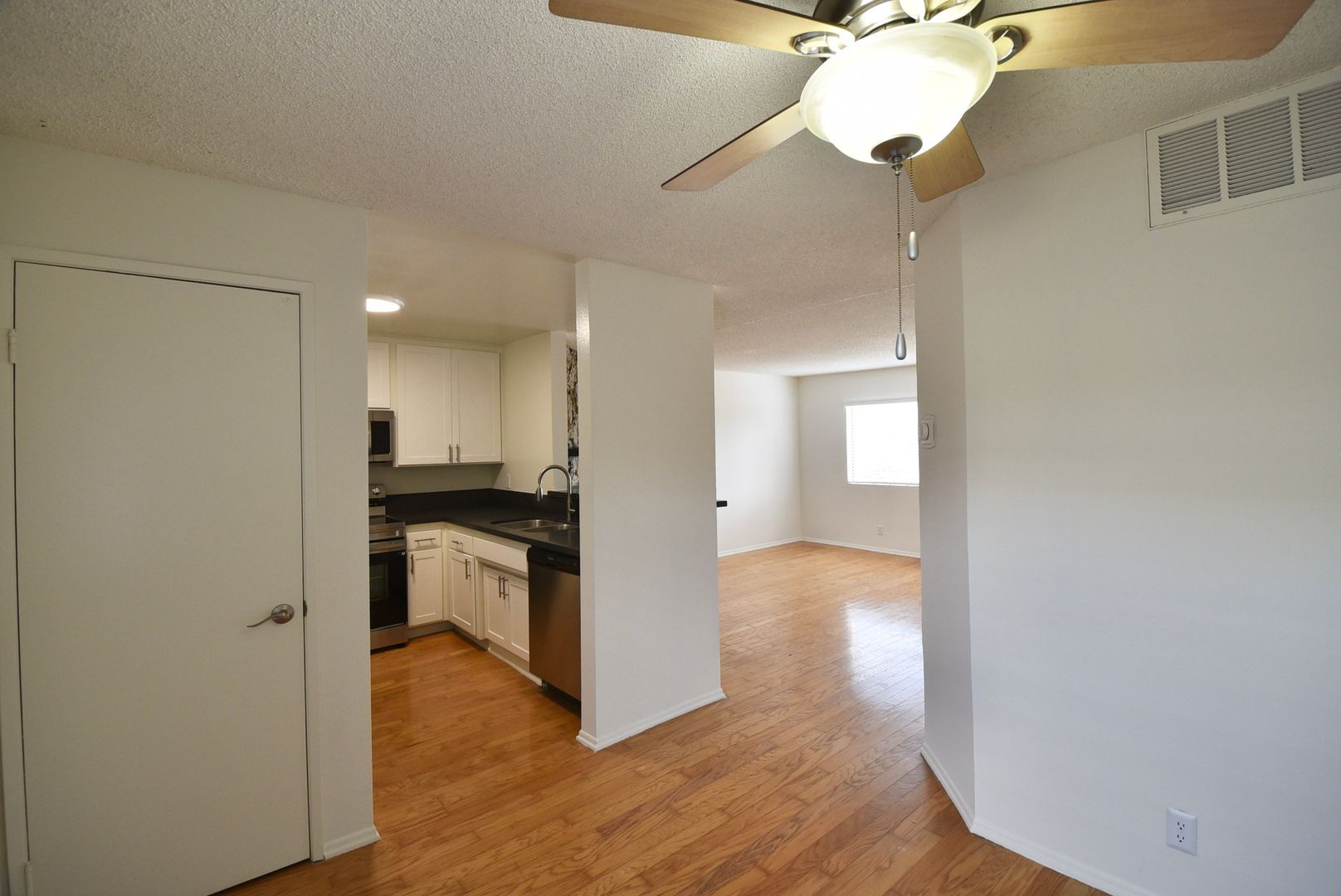 Building Photo - 12249 Oxnard St