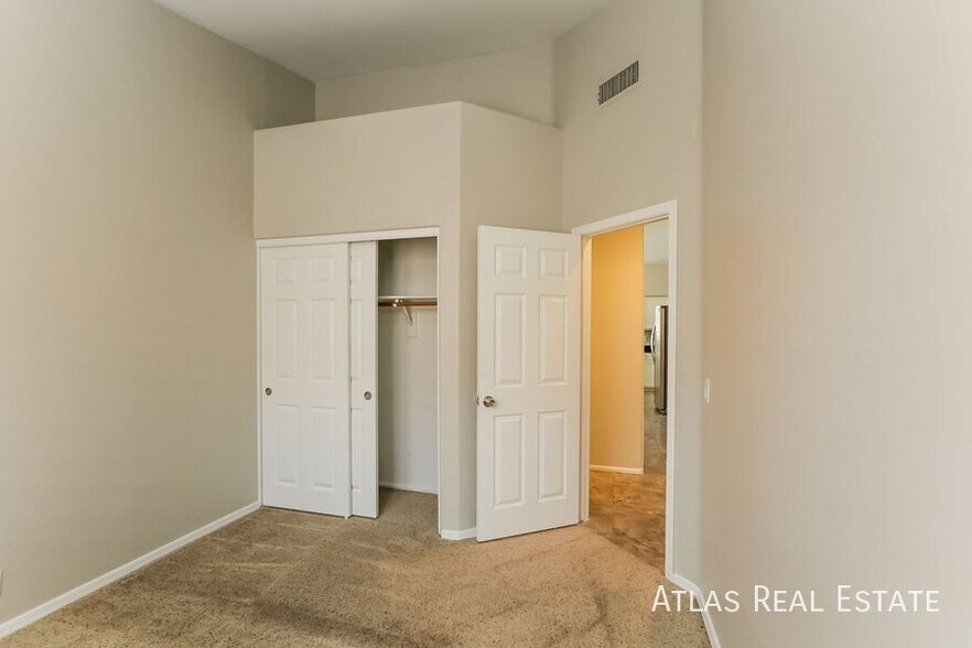 Building Photo - 931 N Beck Ct