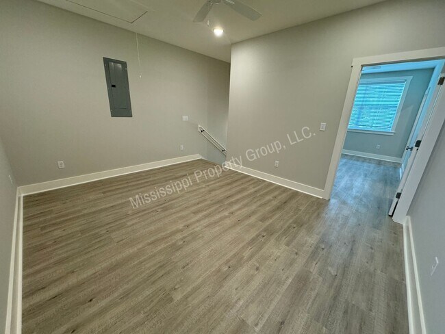 Building Photo - 3BD/3.5BA - UNIT @ THE RESERVE