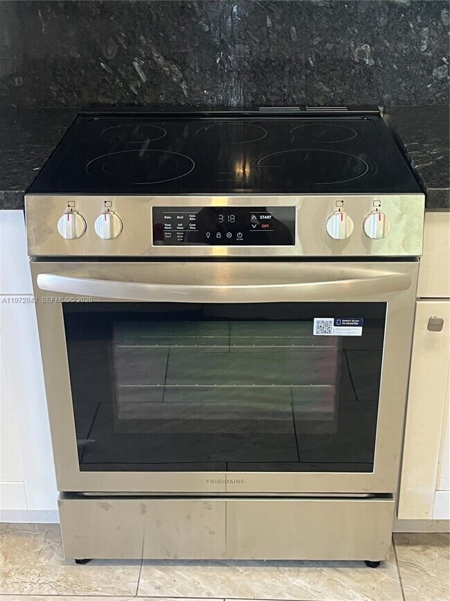 Building Photo - 1958 Monroe St