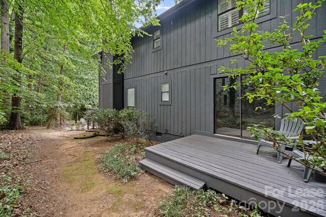 Building Photo - 3 Turtle Ln