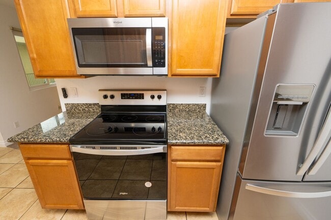 Building Photo - 2BR/1.5BA Condo! 2 parking spaces