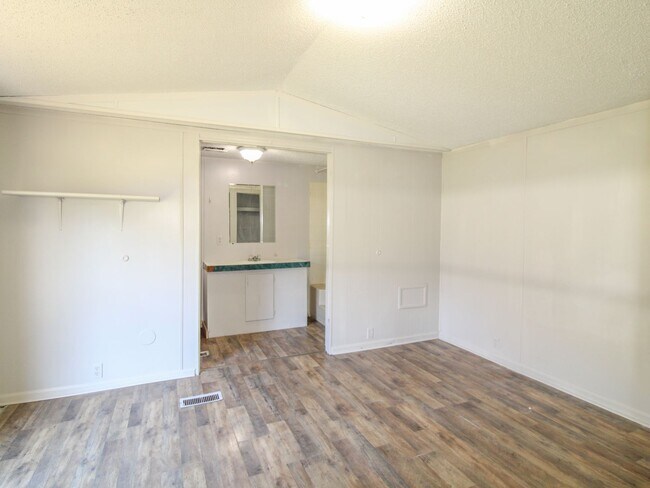 Building Photo - Beautifully Updated 3BR/2BA Trailer in Mus...
