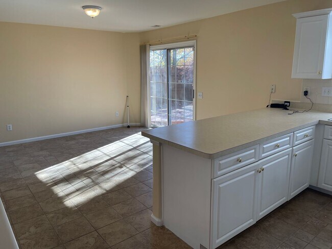 Building Photo - Lovely Lakefront Home in Virginia Beach