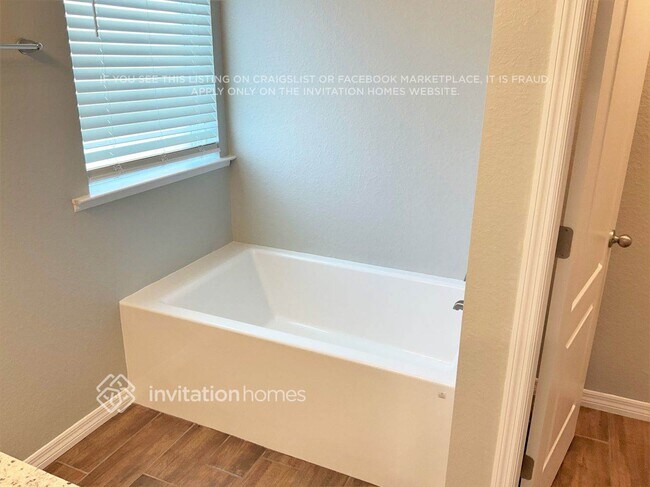 Building Photo - 2409 Prague Ln