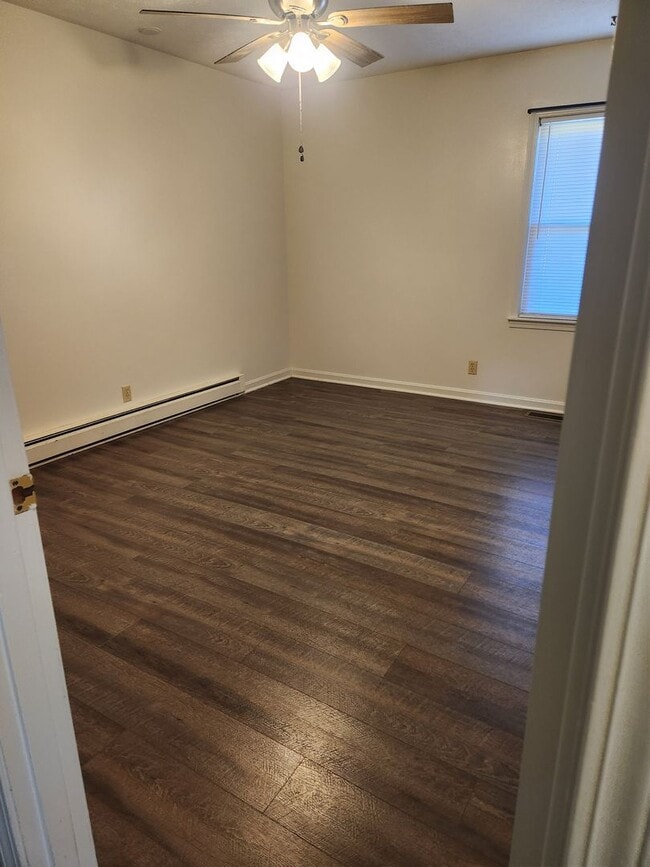 Building Photo - 3 Bedroom 2 Bath Home