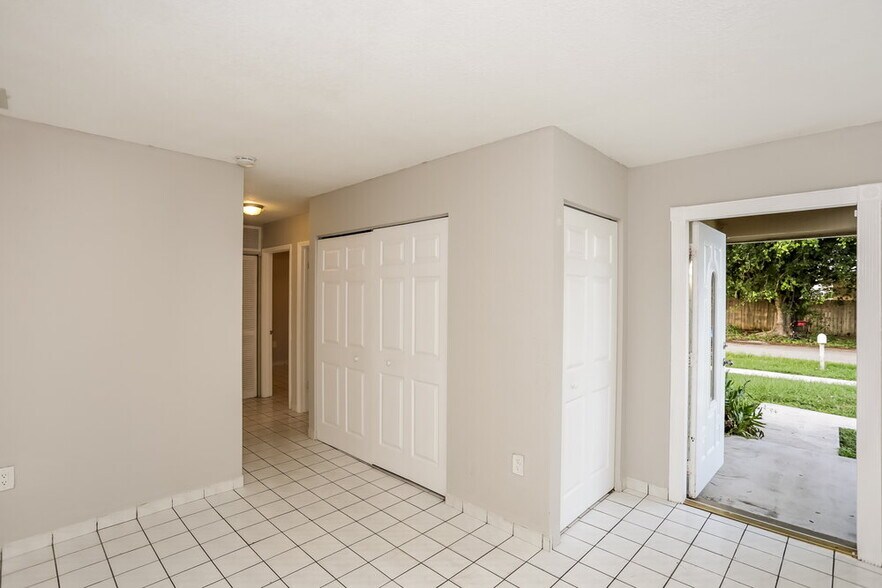 Building Photo - 12340 SW 207th Terrace