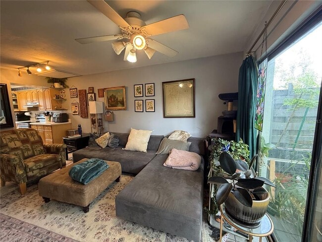 Building Photo - 3600 SW 19th Ave