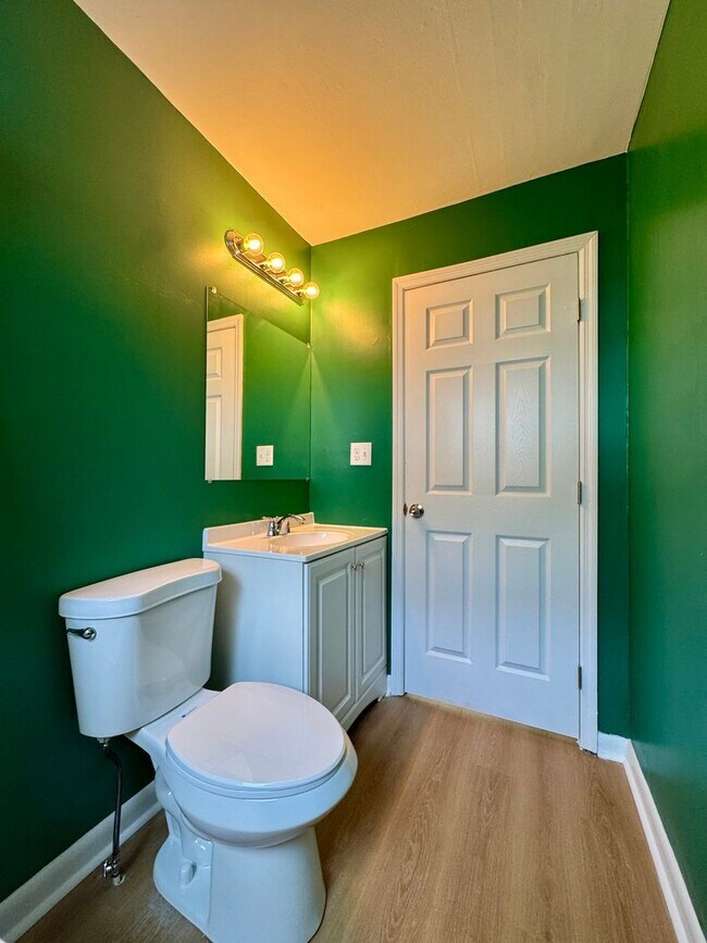 Building Photo - 32 Opal Rd