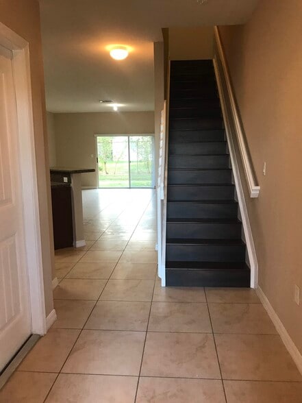 Building Photo - 3530 NW 29th Ct
