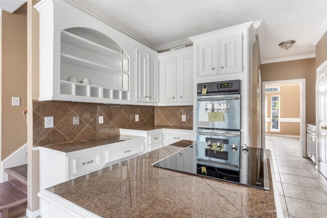 Building Photo - 16222 Rutley Cir