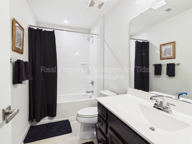 Building Photo - 555 Oliver Wy