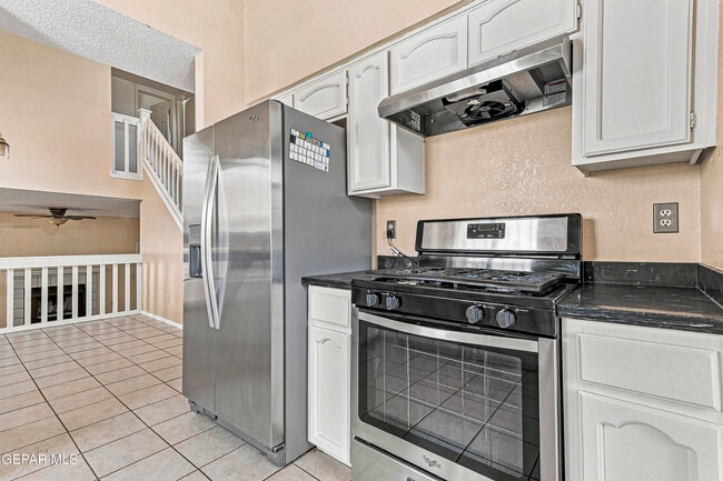 Building Photo - 4645 Loma De Plata Dr