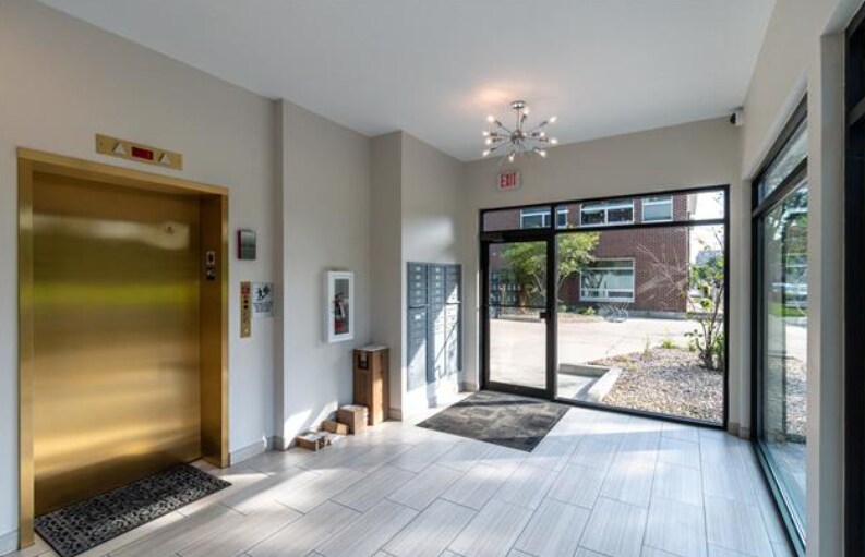 Building Photo - 803 E Mifflin St