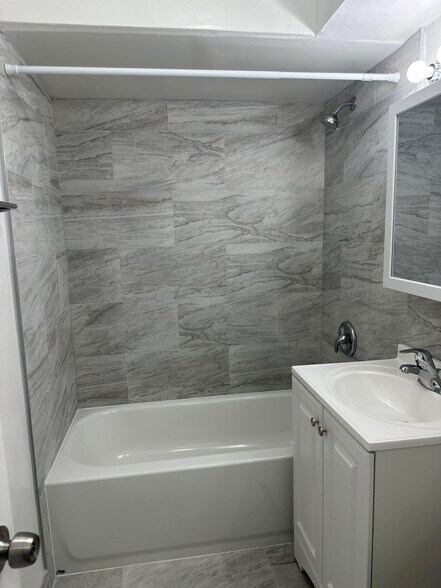 Building Photo - 1404 Carol St