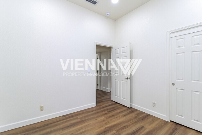 Building Photo - 1418 Lorimer Way