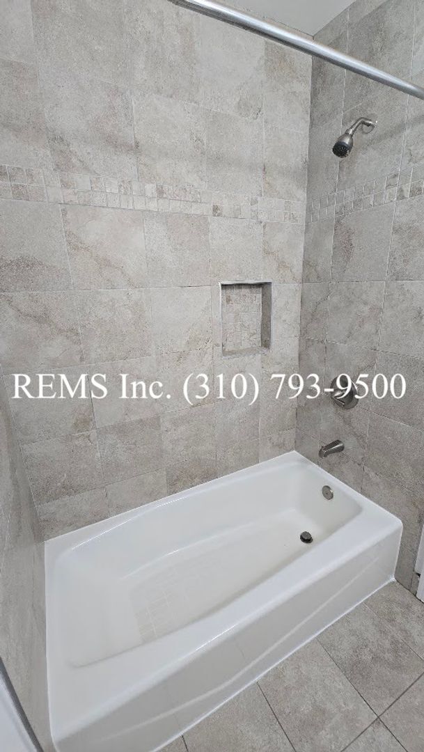 Building Photo - Remodeled 1 Bedroom Upstairs Apartment w/ Garage Parking