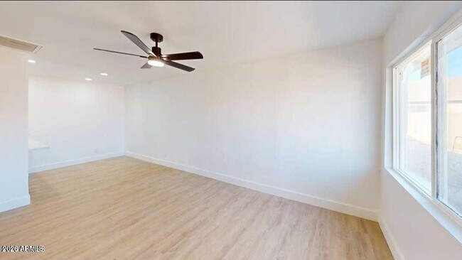 Building Photo - 2739 E Tamarisk Ave