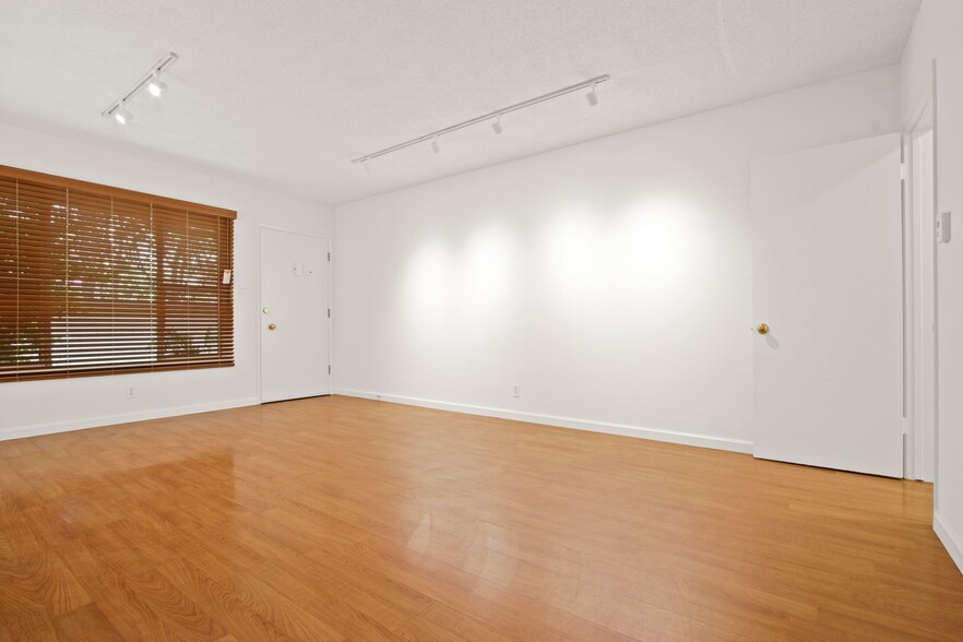 Building Photo - 1047 2nd St