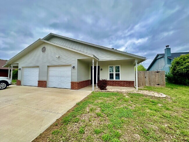 Building Photo - 3513 W Wood St