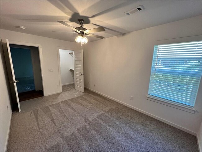 Building Photo - 554 N Cresswell Dr