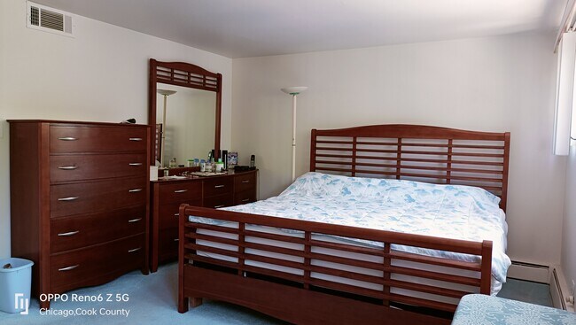 Building Photo - 5557 S Harper Ave