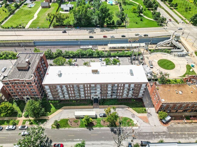 Building Photo - 5630 Pershing Ave