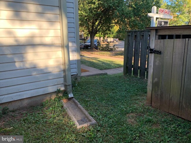Building Photo - 7575 Belle Grae Dr