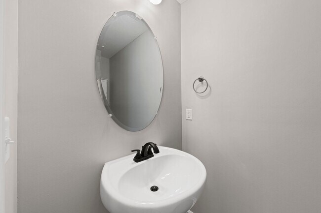 Building Photo - Gorgeous End Unit Townhome for Rent!!