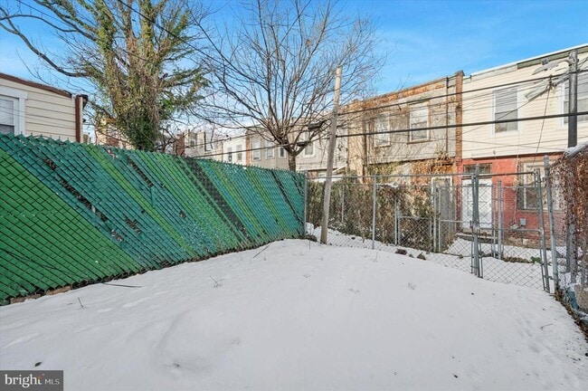 Building Photo - 2165 Conlyn St