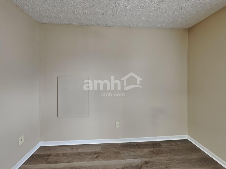 Building Photo - 7794 Birch Creek Dr