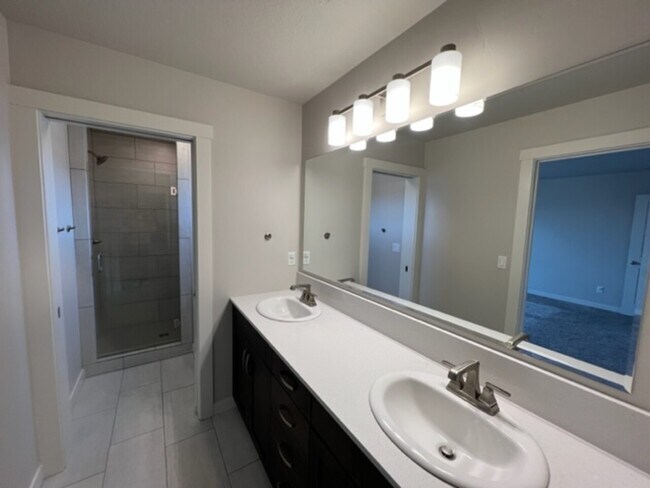 Building Photo - Moxie Ridge SE Boise heaven #2