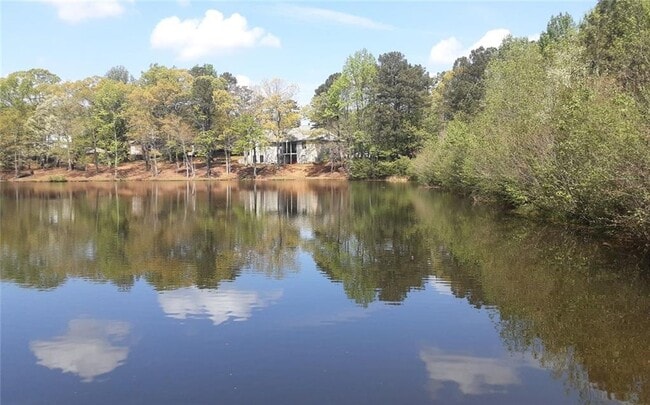 Building Photo - 132 Lakeshore Pkwy