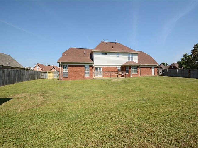 Building Photo - 5 Bed, 3.5 bath over 3300 square feet with 2 master suites near Hacks Cross and 385