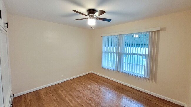 Building Photo - a13508