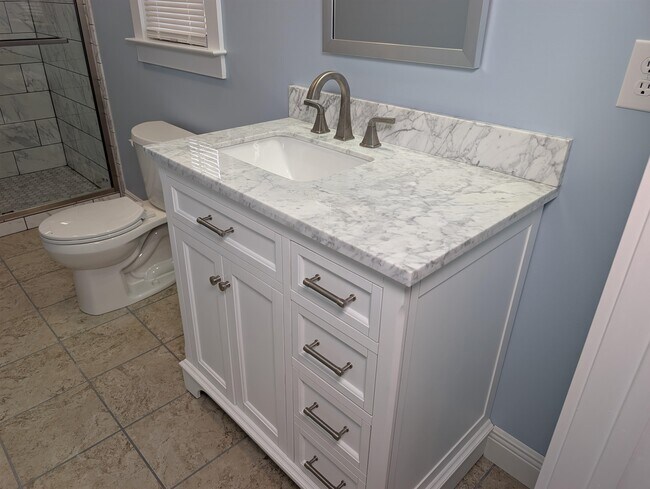 Building Photo - 103 Cherry Ave